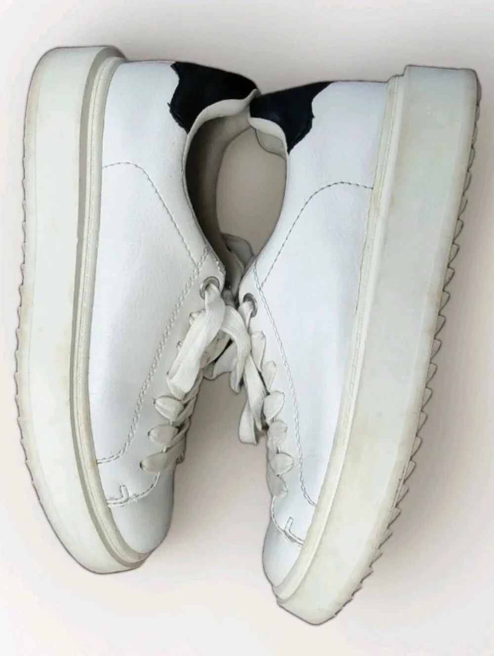 Steve Madden Black/White Pre Loved Womens Tennis Shoes Size 8M